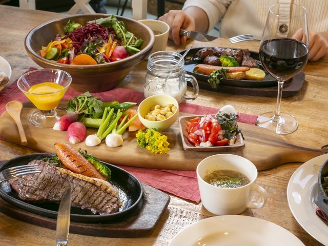 敷地内にある、58ロハスキッチンでは、地元産のお肉と季節のお野菜を使用したお料理が楽しめる、ランチも営業しております!_58ロハスファーム ベリーガーデン