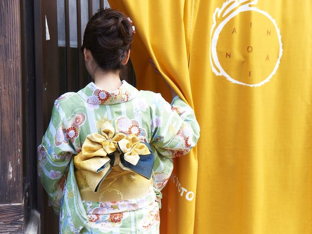女性の帯はオシャレな変わり結び!後ろ姿も華やかです!_京ごころ ハンディクラフトセンター店