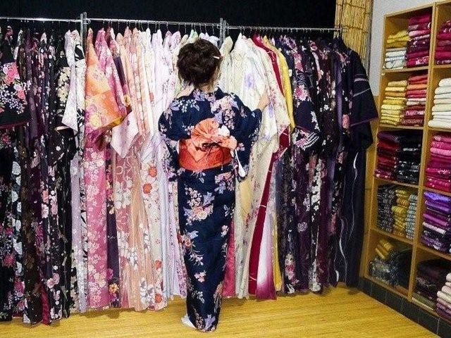 着物は豊富な色柄を多数、ご用意しております!_京ごころ ハンディクラフトセンター店