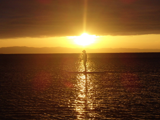 夕焼けに溶けていきそうな気分です・・・_PADDLERS