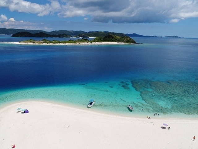 無人島ガヒ島上空_ケラマアイランズ倶楽部