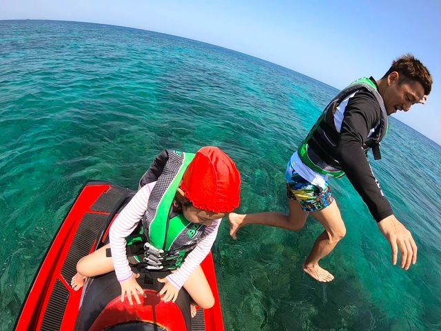 綺麗な海を見ると飛び込みたくなりますよね♪_マリンショップアウル