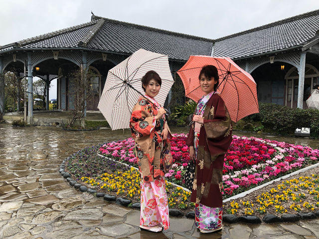 グラバー園は写真スポットがたくさん。海外の皆様もお着物を楽しんでいただいています。簡単なアップヘアーも1100円で承っております。_長崎きもの乙女プロジェクト