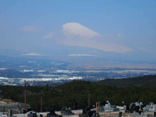 工房の近くから見た富士山です。_深良窯 村上陶房