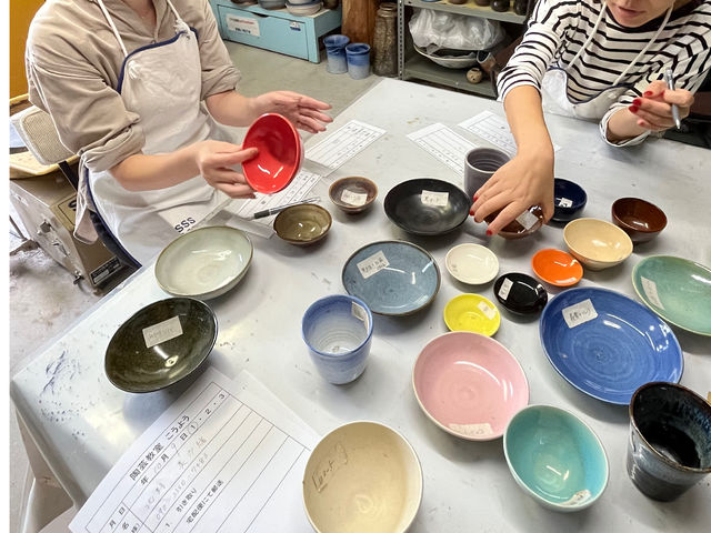 たくさんの色から選べます。_陶芸教室 こうよう