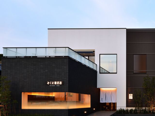 店舗外観。和風モダンでスタイリッシュな建物。_みくに隠居処(おさかな集積所おとと)
