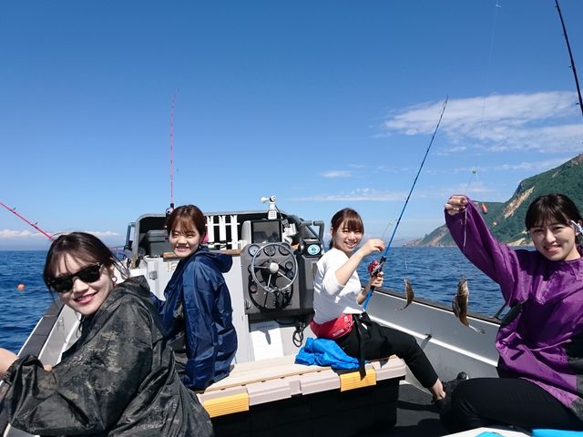 カレイが釣れました。_小樽 青の洞窟 釣り体験付きクルーズ