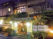 琉球料理と琉球舞踊 四つ竹 久米店の写真4