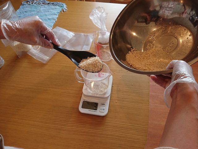 理科の実験のようだと笑い声が飛びます_ぽんぽん