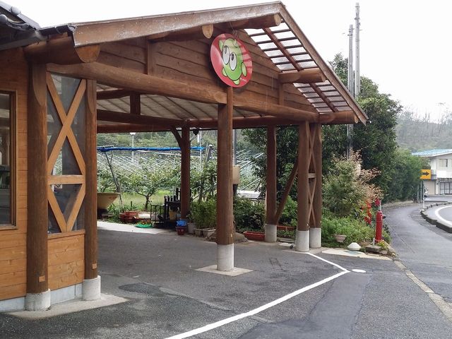 雨の日でも安心のイートスペース_観光農園 橋本園