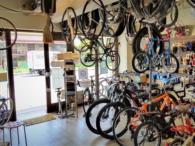レンタル用自転車は全て、自転車安全整備士の資格を持つ担当者が、点検・整備をしていますので安心してお乗りいただけます。_ソーシャルクラブバイクフィット