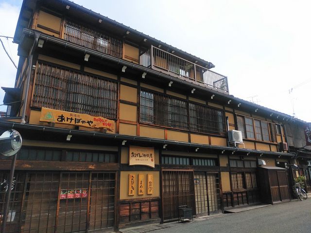 場所は「古い町並み」二之町。観光のついでに立ち寄れるスポットです。_ゲストハウス古い町並み