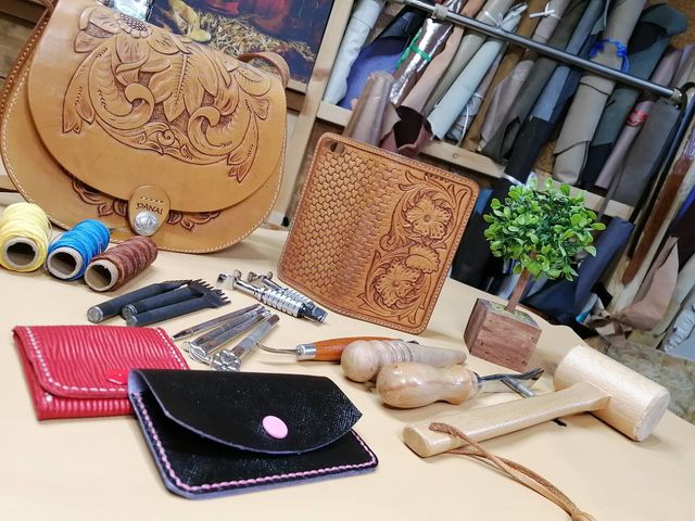 革専門店
_LEATHER工房YANAI 革教室