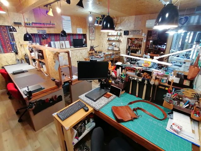 作業スペース_LEATHER工房YANAI 革教室