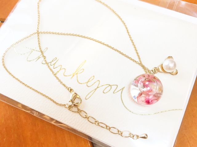 可愛いハーバリウムのネックレスも手作りしていただけます♪お子様の選んだお花でお母様が制作もOK♪_HappiNest×ハーバリウム(湘南茅ヶ崎)