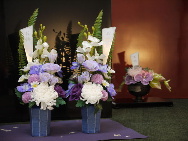 仏花に力を入れております。偲ぶ思いをお花に込めた逸品にで会うことをお祈りいたします。_アトリエ 北の花籠