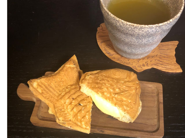 出来立てをその場で実食!_浅草たい焼き工房「求楽」ASAKUSAGURAKU