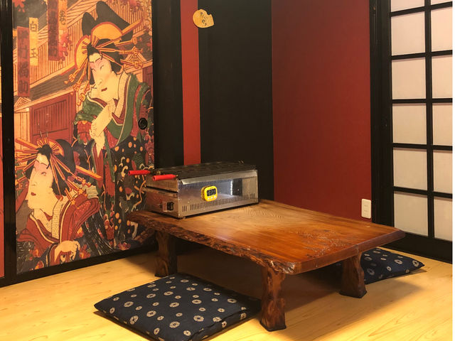 店内はお座敷。実家やおばあちゃんの家のような懐かし雰囲気です。
※お座敷のためミニスカートはご遠慮ください。_浅草たい焼き工房「求楽」ASAKUSAGURAKU