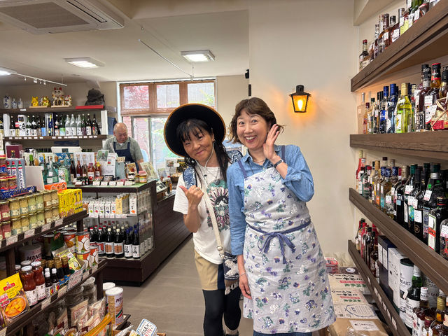 老舗三留商店の女将さんと!
ミラクルミホのツーショット!!です_ミラクルミホの鎌倉散歩ツアー