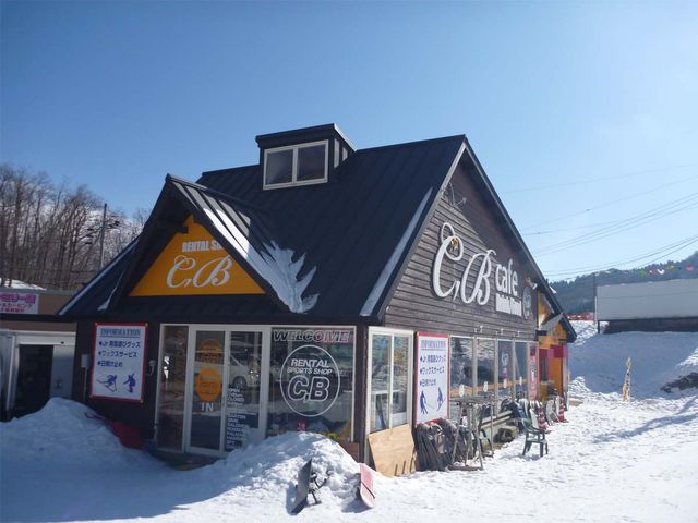 ファミリーゲレンデ前、ひさ家直営CBレンタル。_ハチ北スキー場 CBレンタル