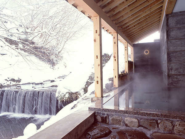【冬】当館自慢の天然温泉露天風呂_ハチ北温泉 お宿ひさ家