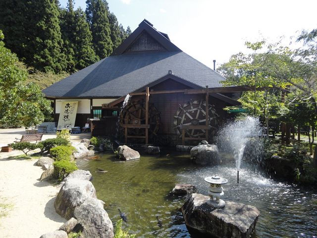 水車がシンボルの建物です。_香恋の館