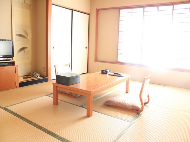 ファミリー・ご家族にぴったりの和室。1室のみとなっております。【川風】_旅館まんりょう