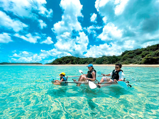 クリアカヤックで川平湾をクルージング。青い空とキラキラの海に癒やされてください!_SHISHI石垣島