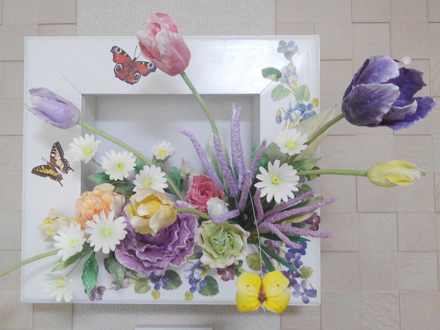 額からクレイフラワーが飛び出しています。_クレイフラワーPASTEL
