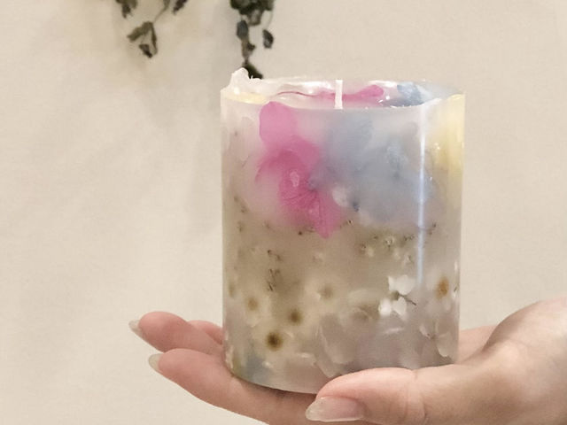 大人気のボタニカルキャンドルは季節のお花を20種類ほど準備しております。_キャンドル教室 mona candle
