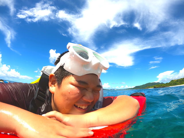 『石垣の海たまんねぇ』の、この笑顔!最高!!_ターコイズ石垣島