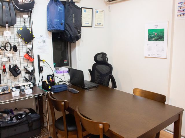 ご来店でのダイビング相談も承っております。 (海に出ていて不在の事があります為、事前に連絡下さい。)_Marine Club Kawauso