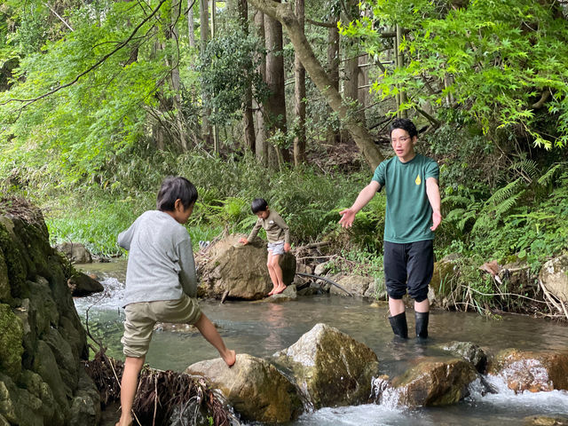 家の前にある小川_berich養蜂場