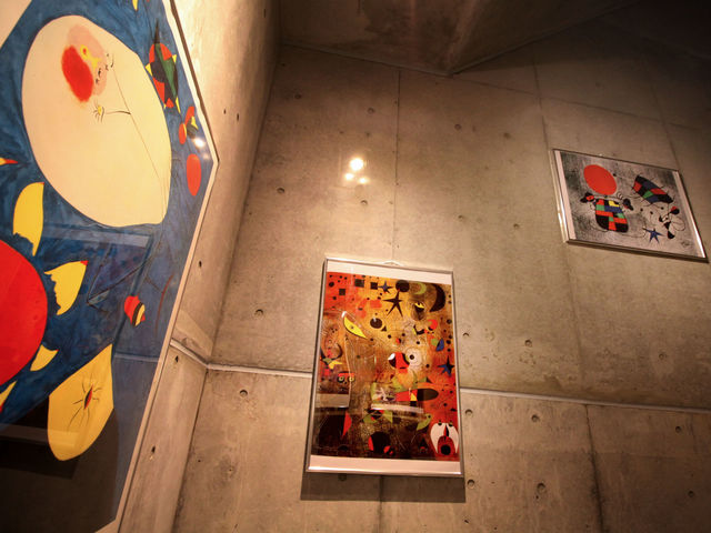 館内のアートギャラリー_RVパーク 亀川マリーナテラス