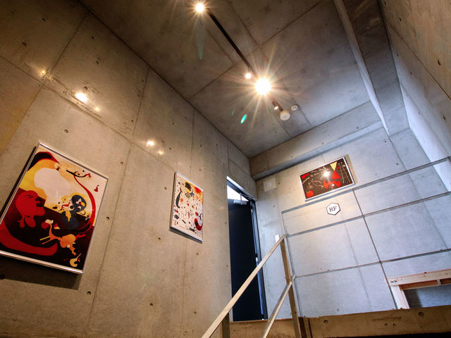 館内のアートギャラリー2_RVパーク 亀川マリーナテラス