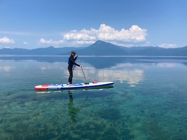 湖の周りには大きな山がたくさんあります!後ろは恵庭岳!_SUP Guide S.U.H