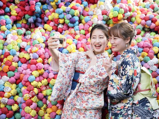 お着物を着て、SNS映えする撮影スポットへ。楽しい思い出になります。_レンタル着物 和華