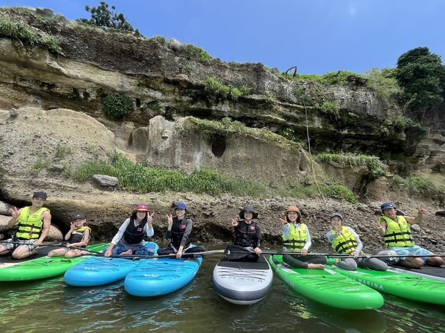 特徴的な岩山。ウミネコのにぎやかな鳴き声が聞こえます。_株式会社ツアー・ウェーブ