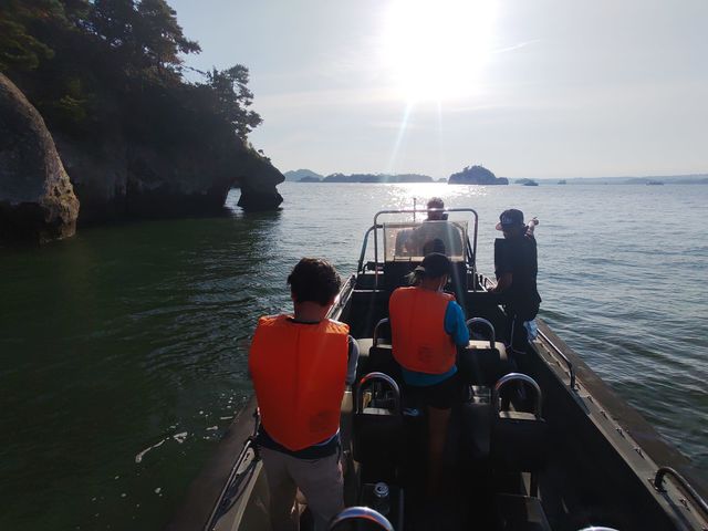 島の近くまで接近できます_松島リブツアー