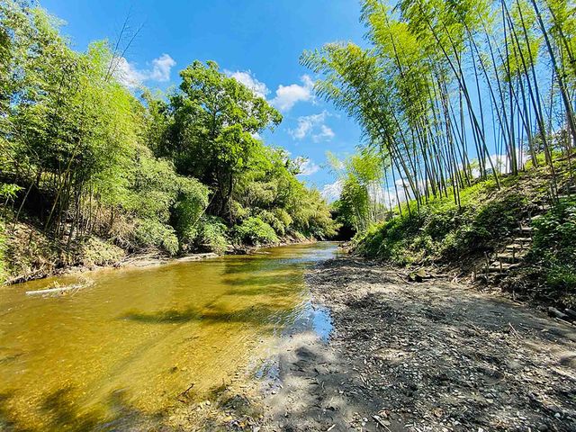 目の前に川があり、浅い川なので安心して遊べます!_PGF LAND