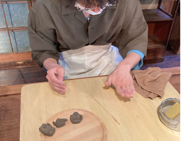 小さなハニワの兄弟を作っています。
_陶房土°
