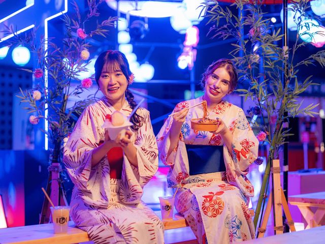 縁日屋台でお食事♪_NAKED"OMATSURI"Eat,Play,and Dance!