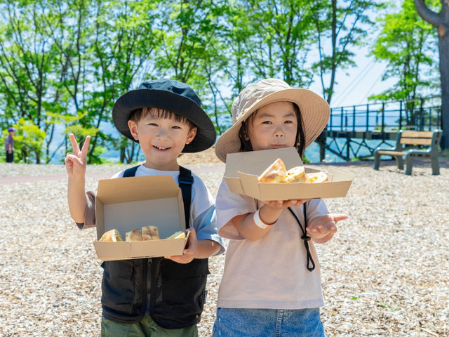 自分たちで作ったバームクーヘンは格別な美味しさ!楽しく作れて食べられて大満足_KOMOROBI Athletic&Camp