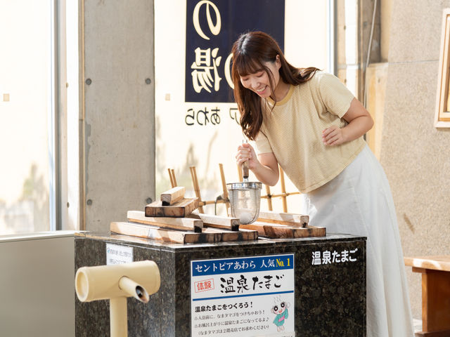 温泉を使った温泉玉子作り体験も。福井で育った地鶏「福地鶏」の玉子でもお楽しみいただけます。_セントピアあわら