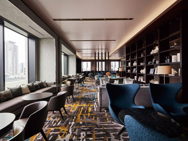 【THE BAR】テーブルイメージ_ザ ロイヤルパークホテル アイコニック 大阪御堂筋