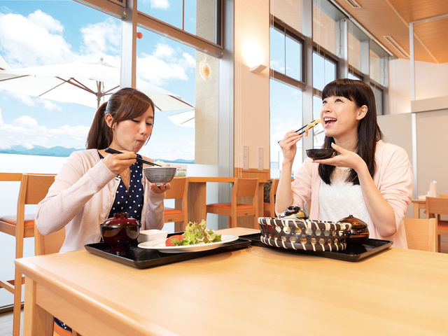 食堂(富士見テラス)_日帰り天然温泉 名水はだの富士見の湯