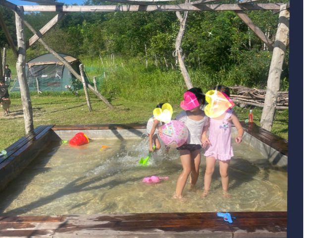 真夏の暑い時は 水遊びにが最高だよね!
地下100メートルから組み上げた地下水は13度のちょうど良い水温だから、楽しめちゃいます_札幌近郊キャンプ場 えいときゃんぷ場