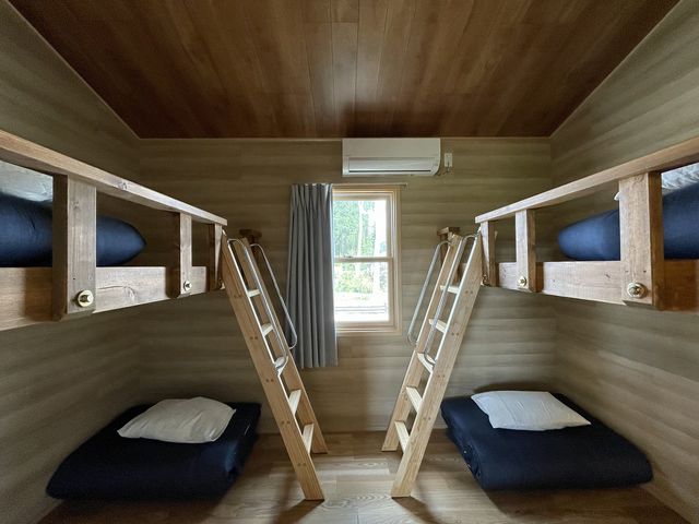 ロフトの付いた寝室_CAMPさくらの丘