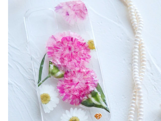 母の日にカーネーションのスマホケースでありがとうを伝えませんか?_LA FEE DES FLEURS