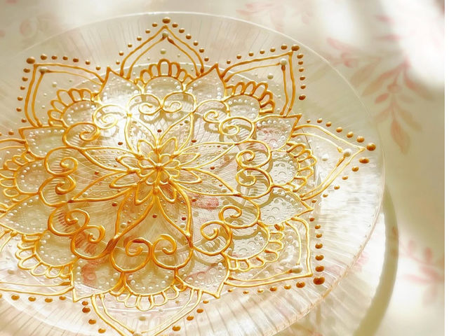 今、話題のモロッカンプレート。
ぷっくり仕上がる特殊な画材で描きます。
初めての方でも、みなさんとっても素敵に仕上がっています。_アトリエ HeartGarden